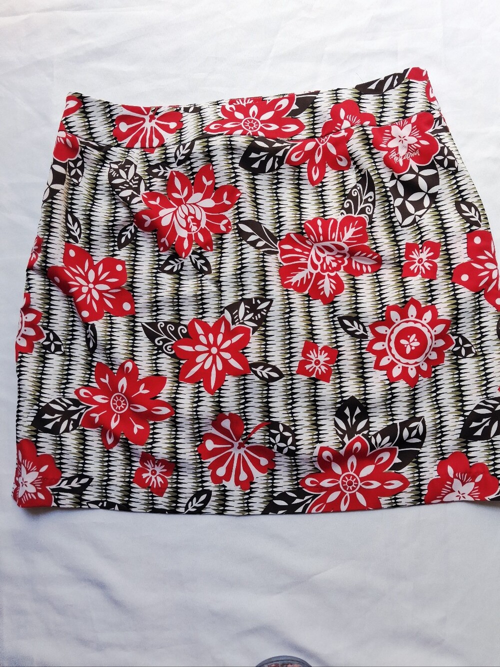 TEHAMA Black, Red & White Floral Pencil Mini Skirt/ Knot Size 12